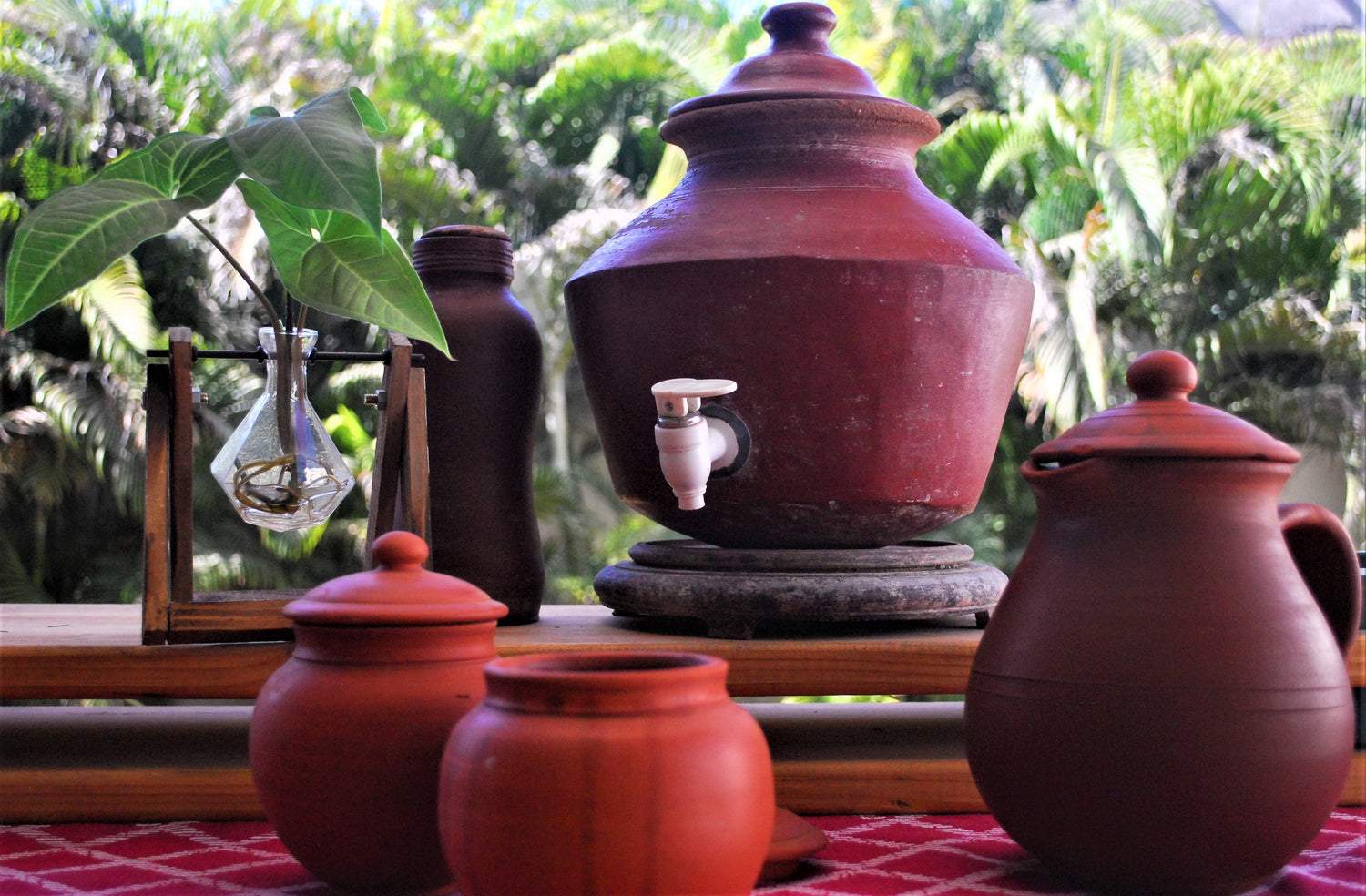 https://twobrothersindiashop.com/cdn/shop/articles/Earthenware_pot.jpg?v=1643871095&width=1500