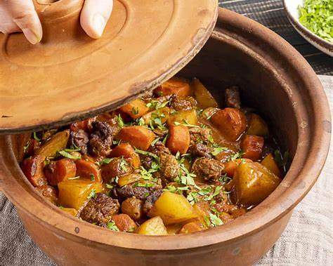https://www.giverecipe.com/wp-content/uploads/2022/03/cooking-with-clay-pots.jpg